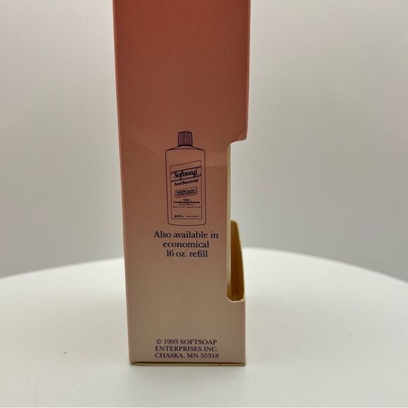 Vintage Softsoap ~ Antibacterial Hand Soap ~ Pump Bottle ~ Extra Conditioning - Picture 2 of 11
